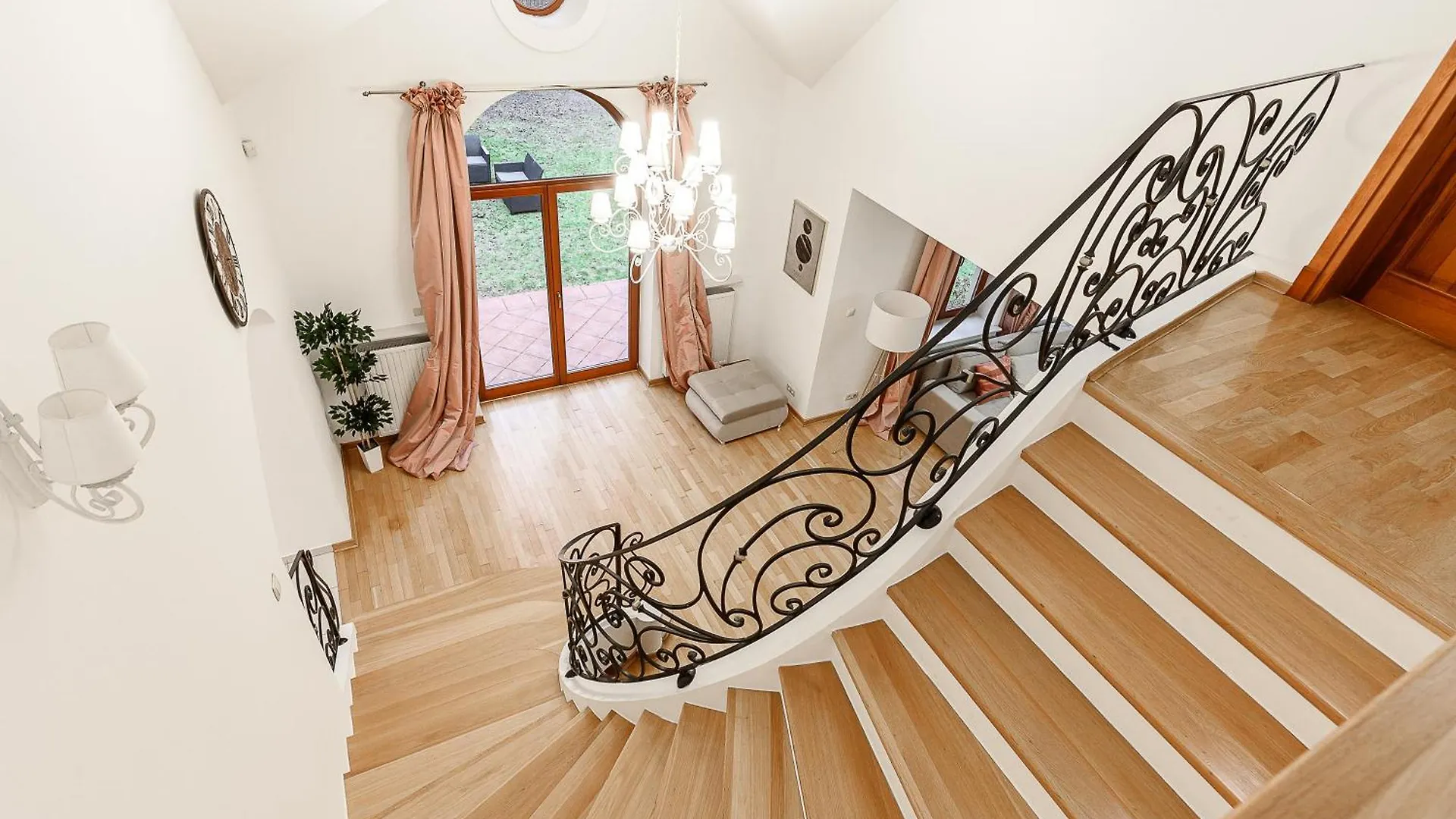 Lumina Luxury House In Warsaw Villa